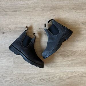 New without box blundstone boots